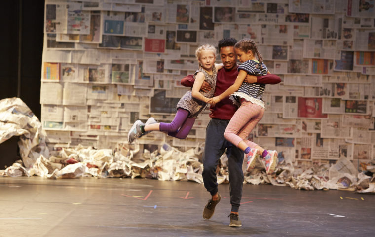 Fevered Sleep Men & Girls Dance (2016) photo by Matthew Andrews83773©MatthewAndrews2016